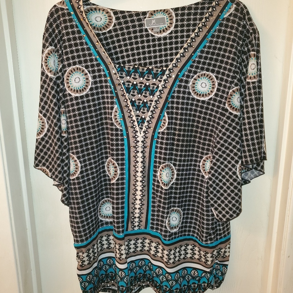 EUC multi color top w/round circles